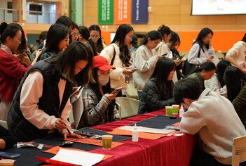 Thumbnail of 研究生院農曆新年慶祝活動：書法攤位