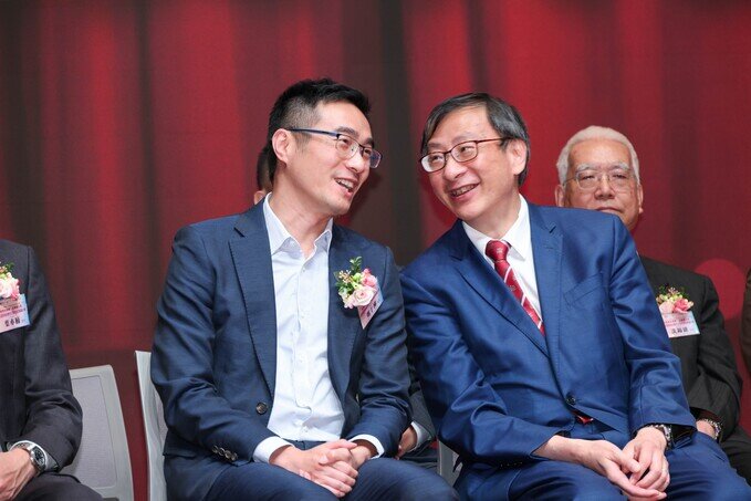 Gallery image of 「我愛我的祖國·立德樹人篇」金紫荊盃香港校際作文暨普通話朗誦大賽暨頒獎典禮 - 14